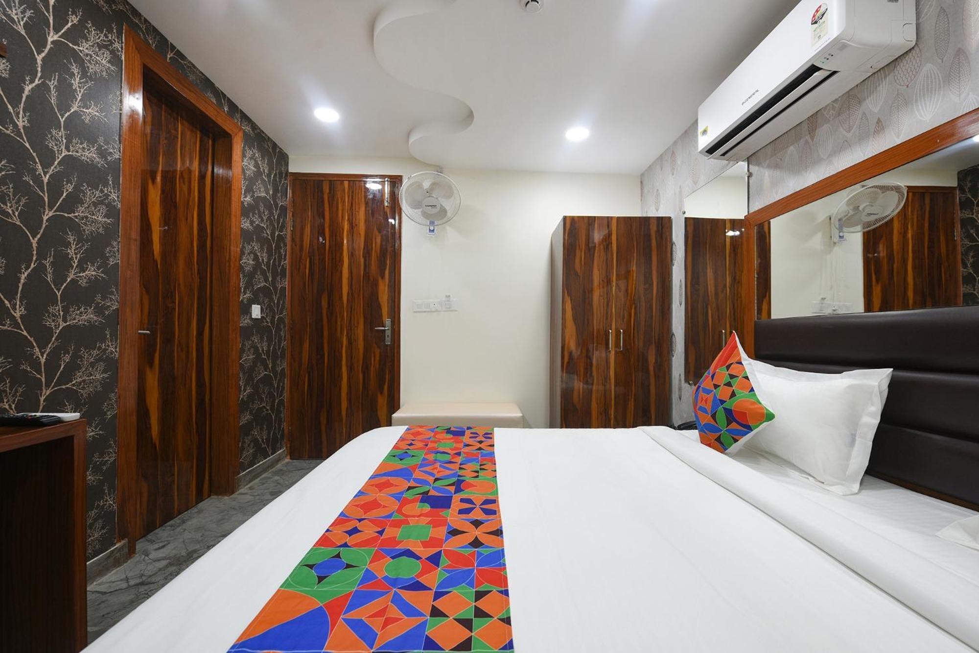Fabhotel Mona Continental - Nr Laxmi Nagar It Hub Yeni Delhi Dış mekan fotoğraf
