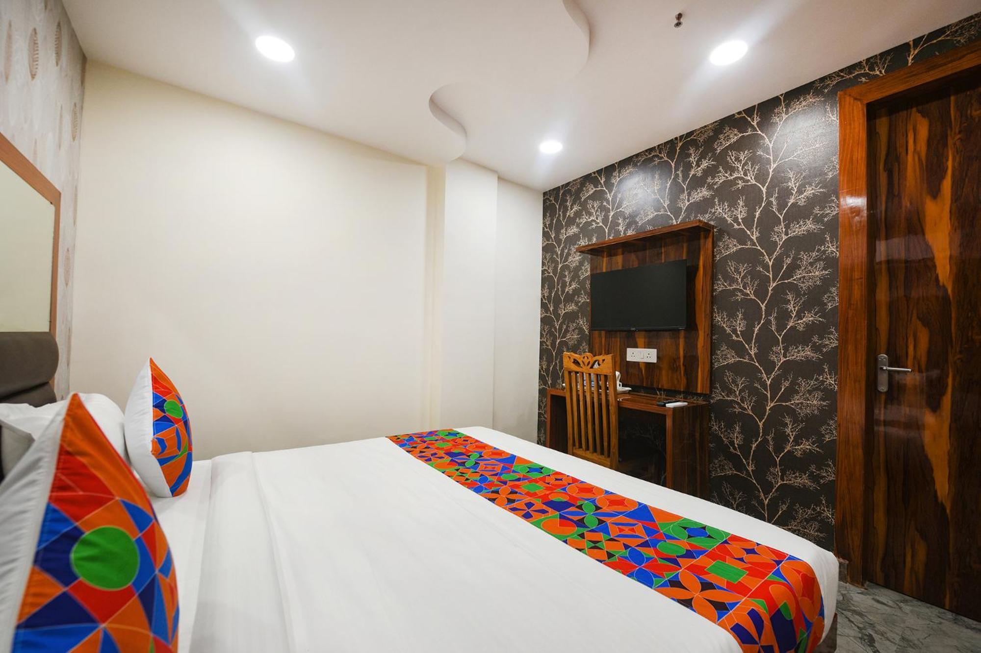 Fabhotel Mona Continental - Nr Laxmi Nagar It Hub Yeni Delhi Dış mekan fotoğraf