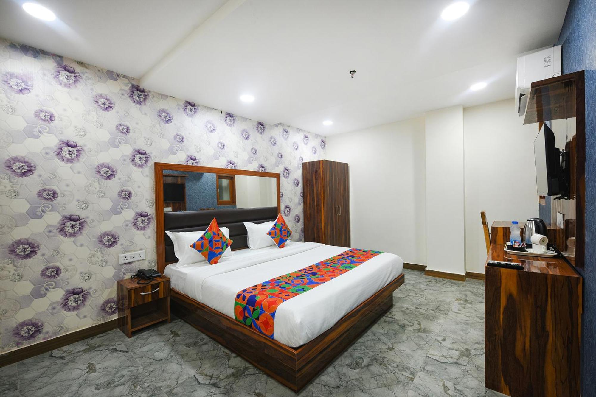 Fabhotel Mona Continental - Nr Laxmi Nagar It Hub Yeni Delhi Dış mekan fotoğraf