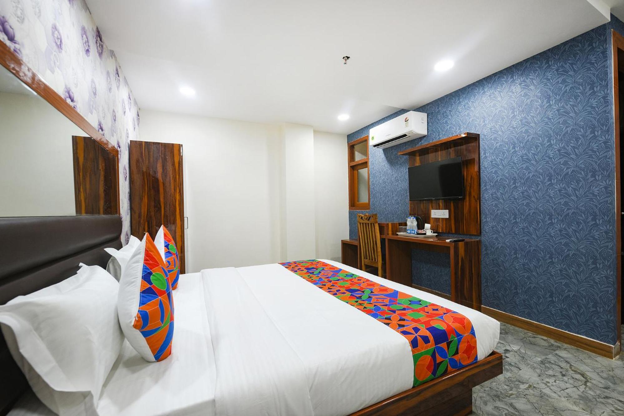 Fabhotel Mona Continental - Nr Laxmi Nagar It Hub Yeni Delhi Dış mekan fotoğraf