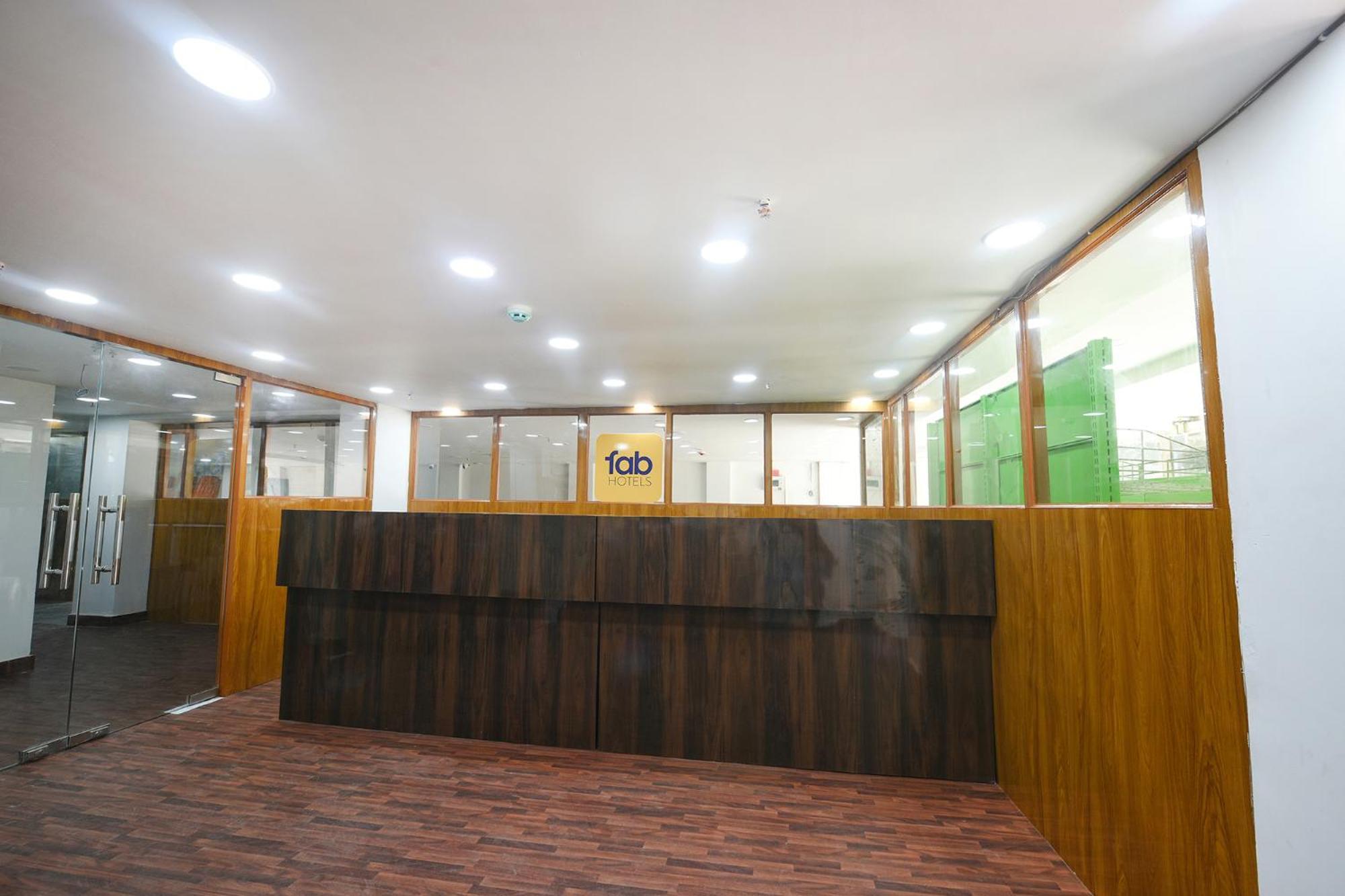 Fabhotel Mona Continental - Nr Laxmi Nagar It Hub Yeni Delhi Dış mekan fotoğraf