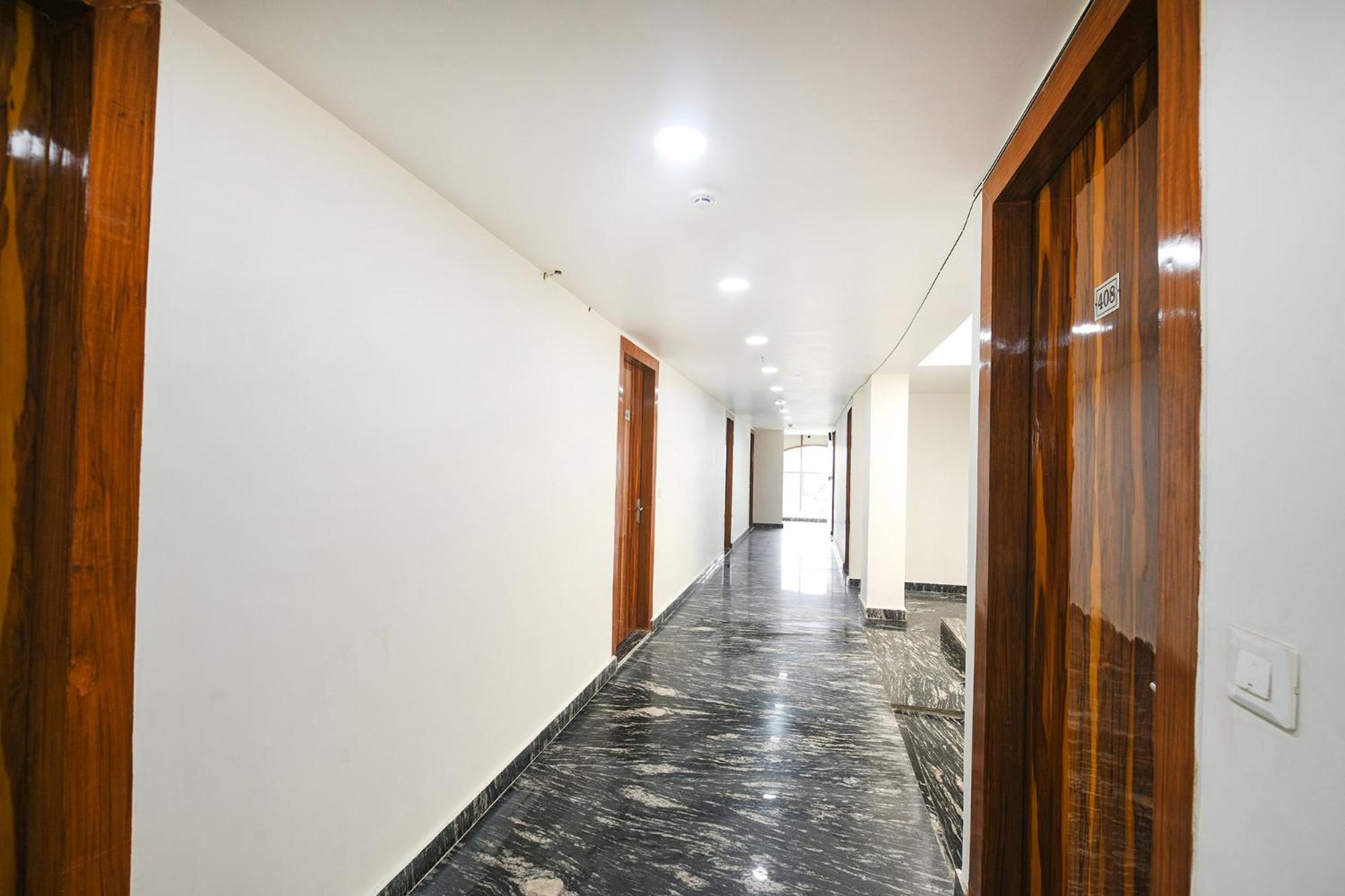 Fabhotel Mona Continental - Nr Laxmi Nagar It Hub Yeni Delhi Dış mekan fotoğraf