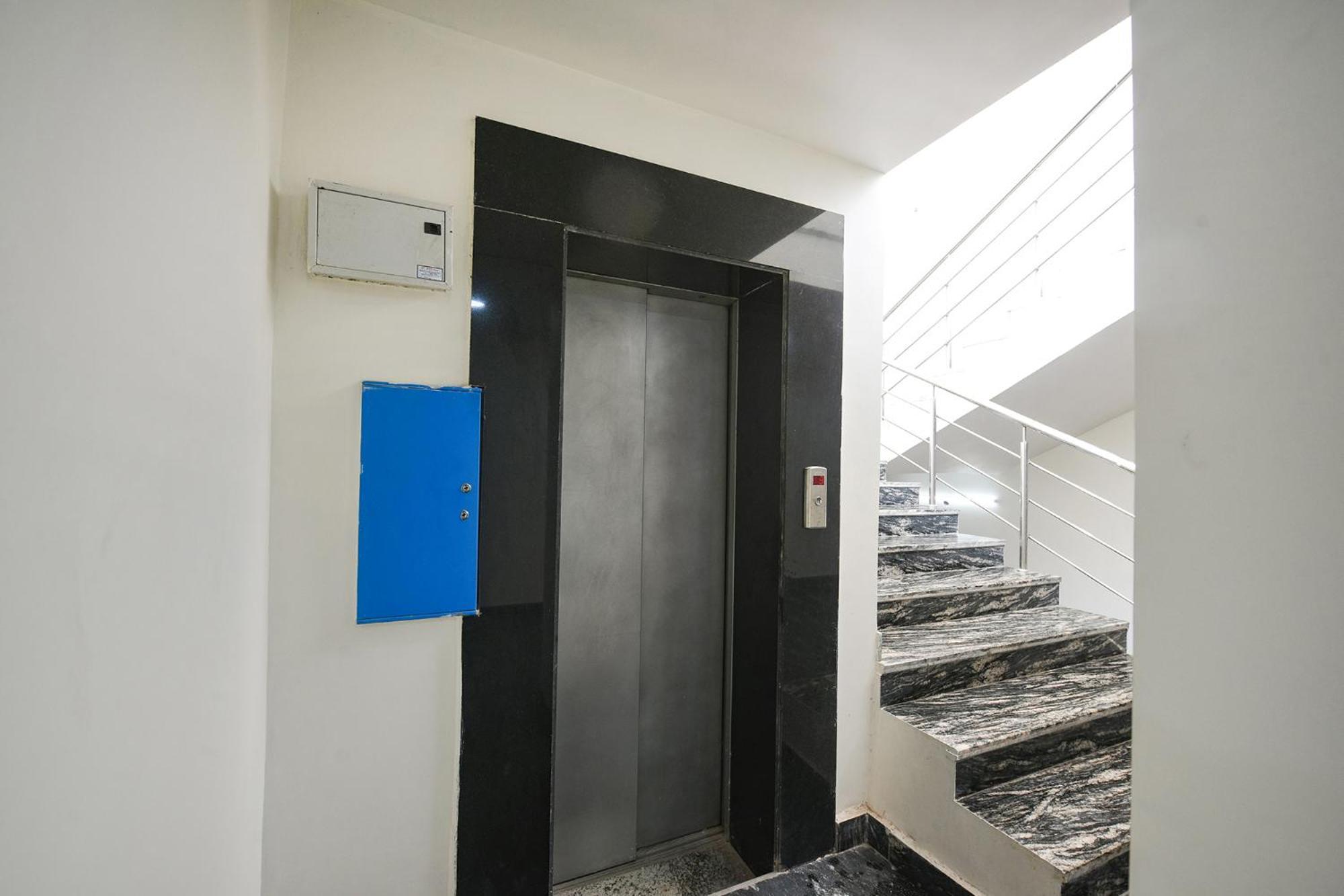 Fabhotel Mona Continental - Nr Laxmi Nagar It Hub Yeni Delhi Dış mekan fotoğraf